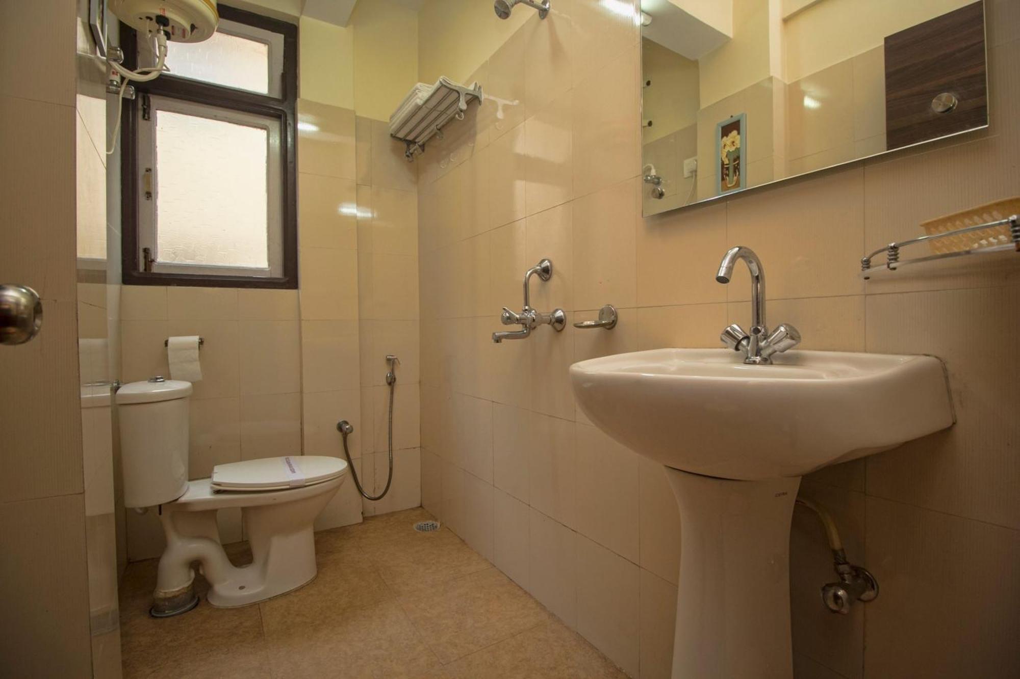 โอโย 27701 โฮเต็ล กศุนิษ เรซิเดนซี Hotel Malda ภายนอก รูปภาพ